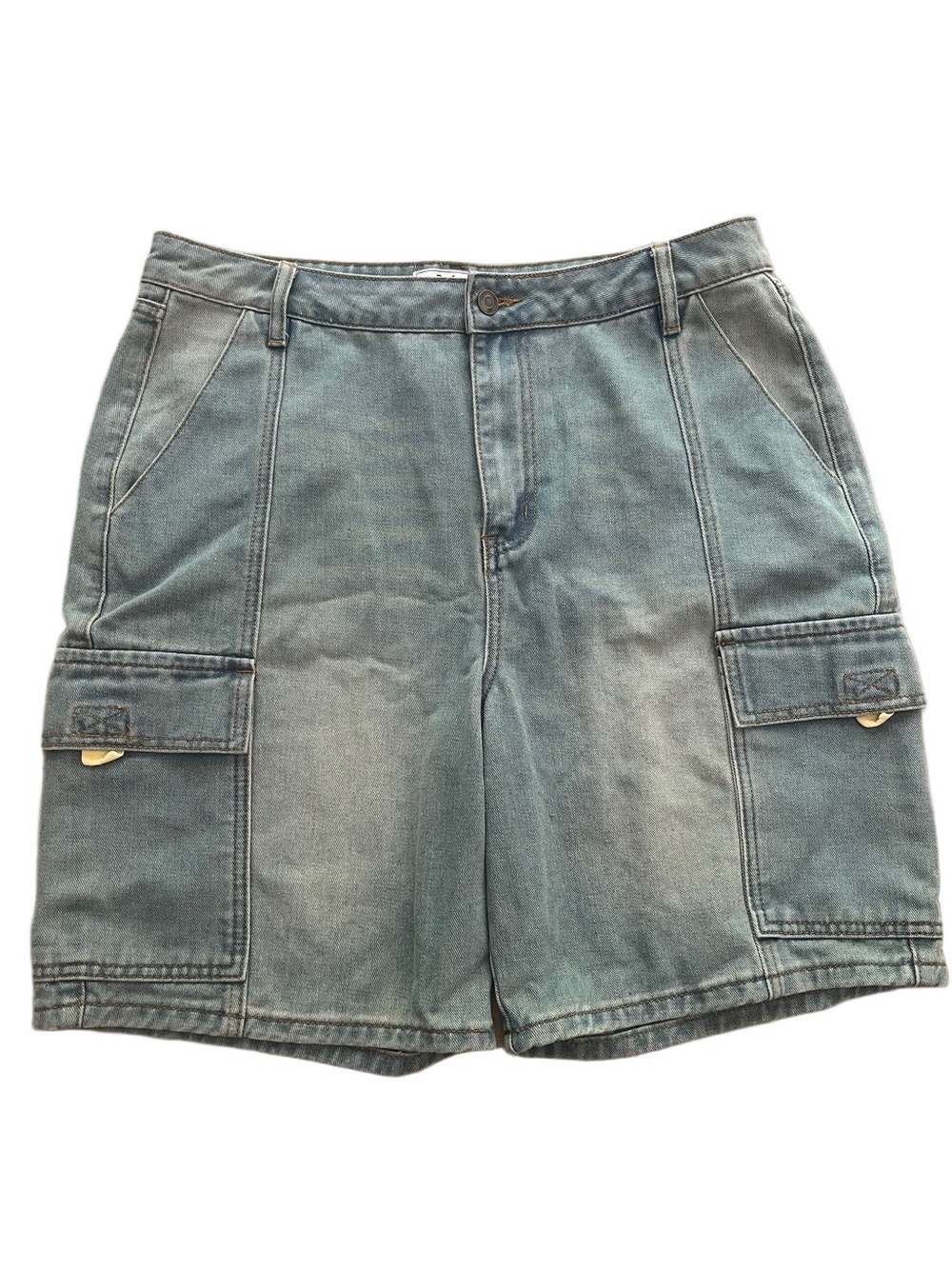 Refrain Denim Cargo Shorts in Light Wash Denim